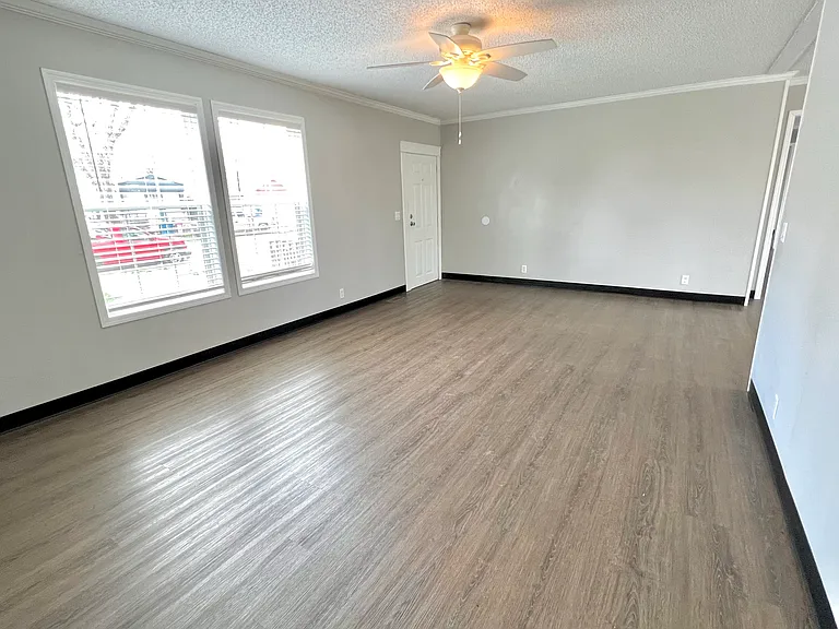 205 S Elm St — Photo 20