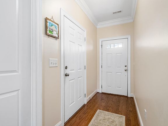 2nd image of 1027 Blythwood Dr