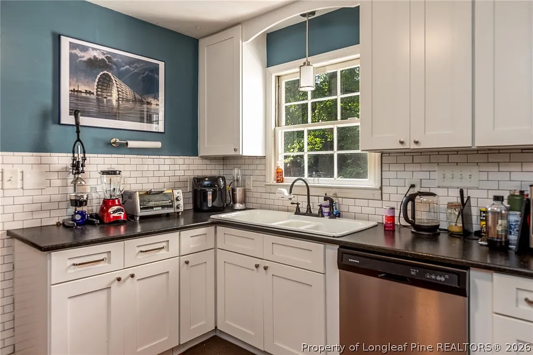 3 bed, 2.0 bath, 2444 sqft, $2,150 — Photo 4