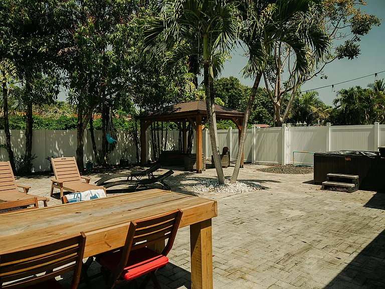 4815 Johnson St — Photo 45