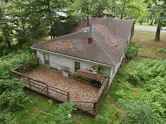 4th image of 3811 Old Greenbrier Pike
