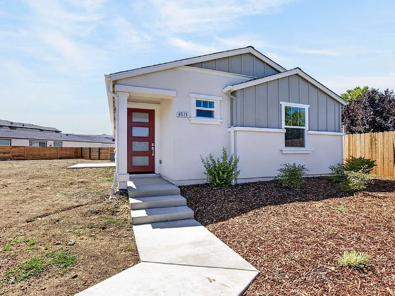 6525 Jacinto Ave — Photo 2