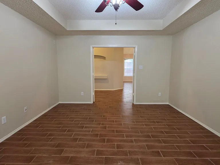1268 Topeka Dr — Photo 13