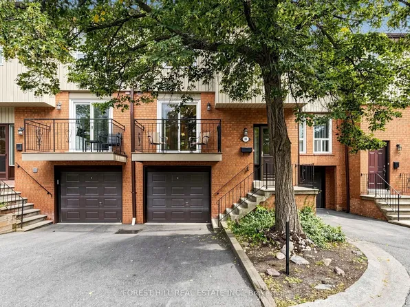 725 Vermouth Ave #10, Mississauga, ON L5A 3X5