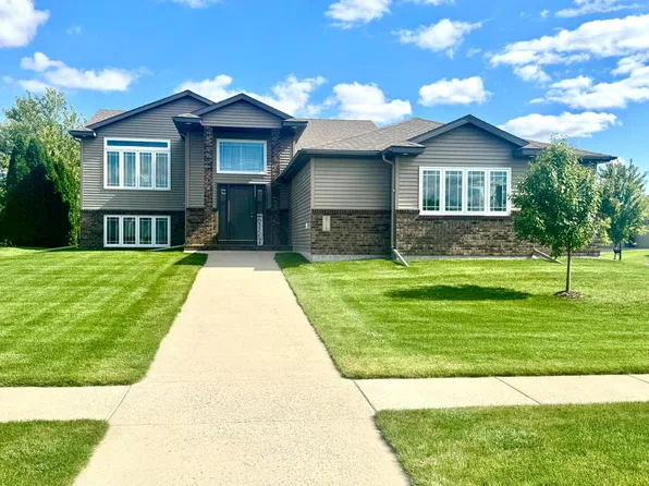 6296 14th St S, Fargo, ND 58104