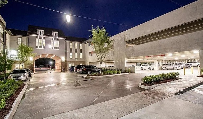 The District Apartments — Photo 6