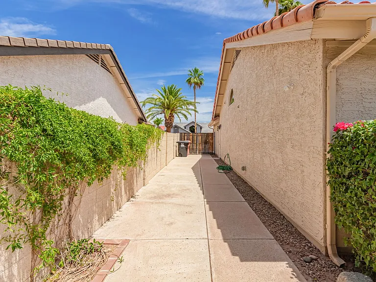 11115 E Mercer Ln — Photo 35