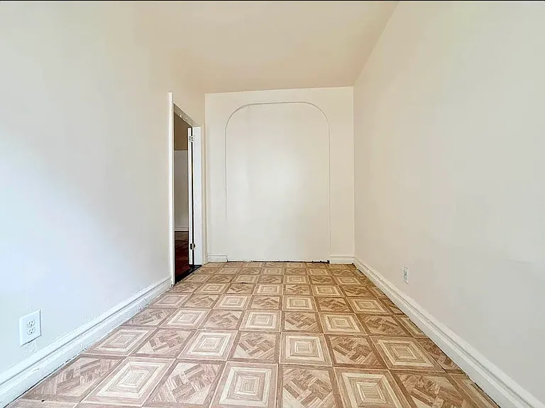 145 E 18th St #1 — Photo 6
