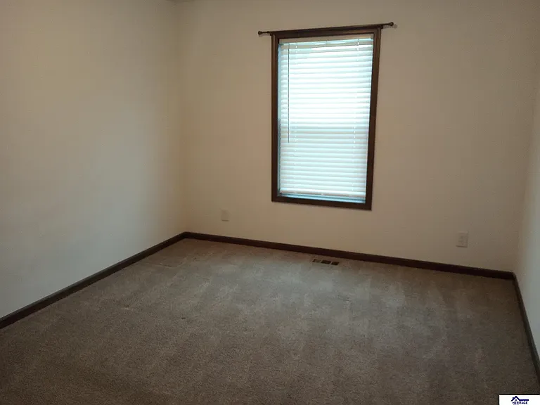 402 S Blackburn Ave — Photo 7