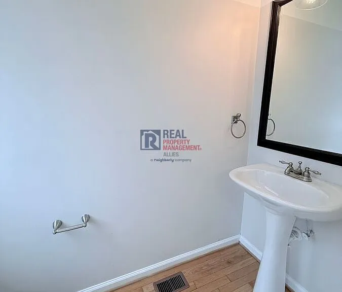 1055 Park Row N — Photo 10