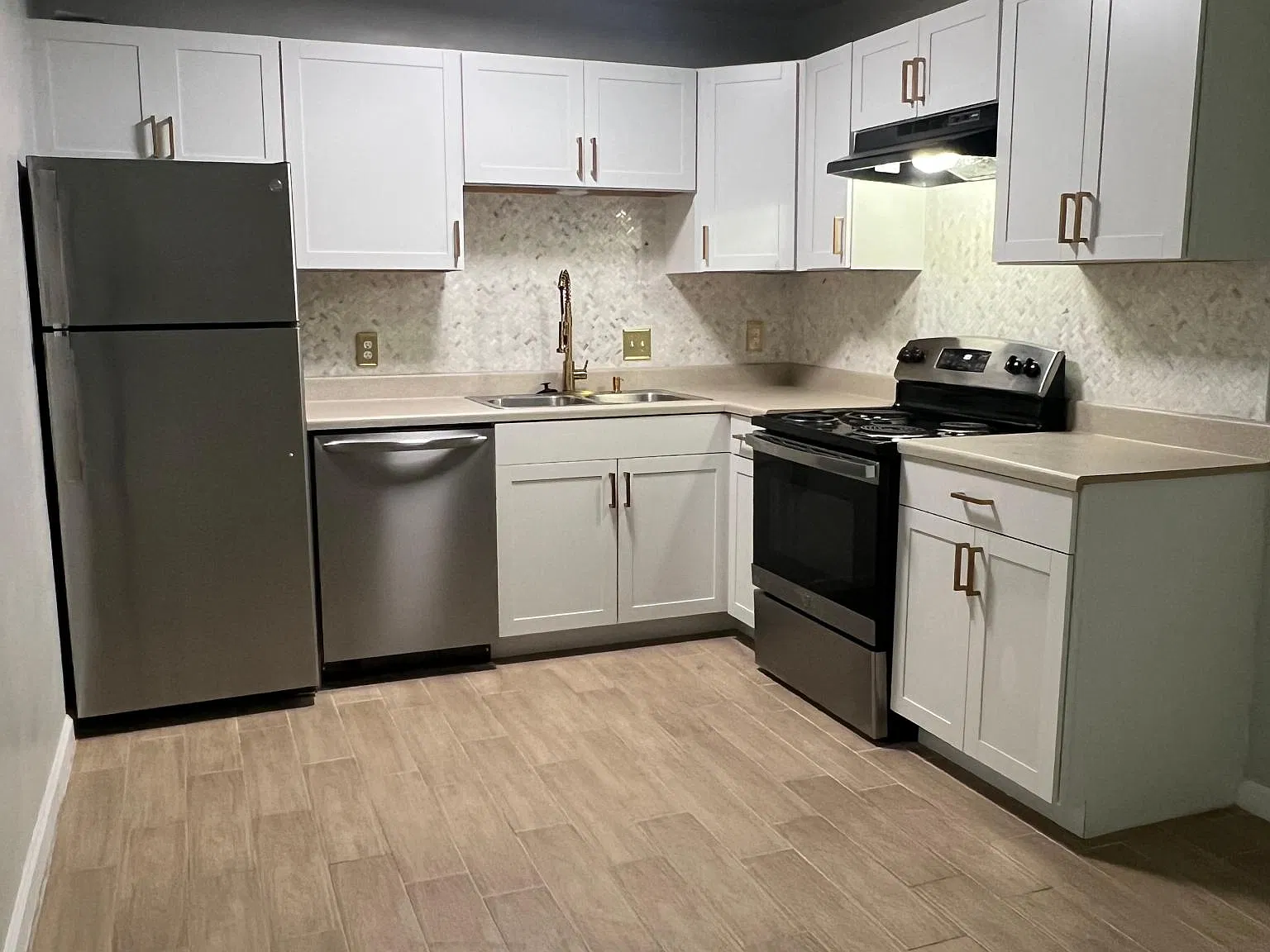 6018 Nw Expy — Photo 3