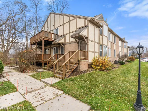 44900 Bayview Dr APT 20, Novi, MI 48377
