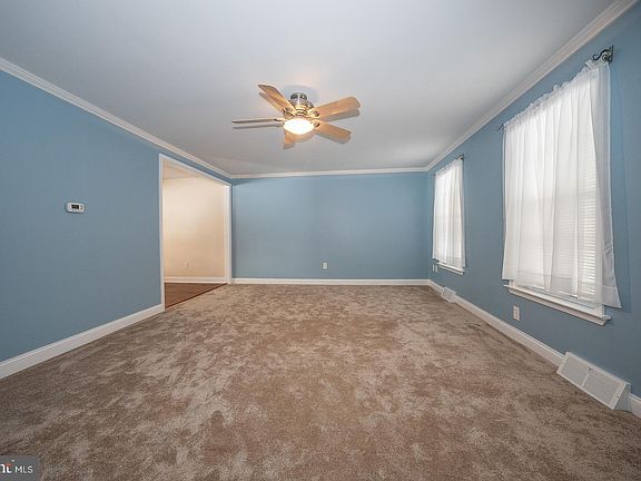 4th image of 34 Cambridge Ct