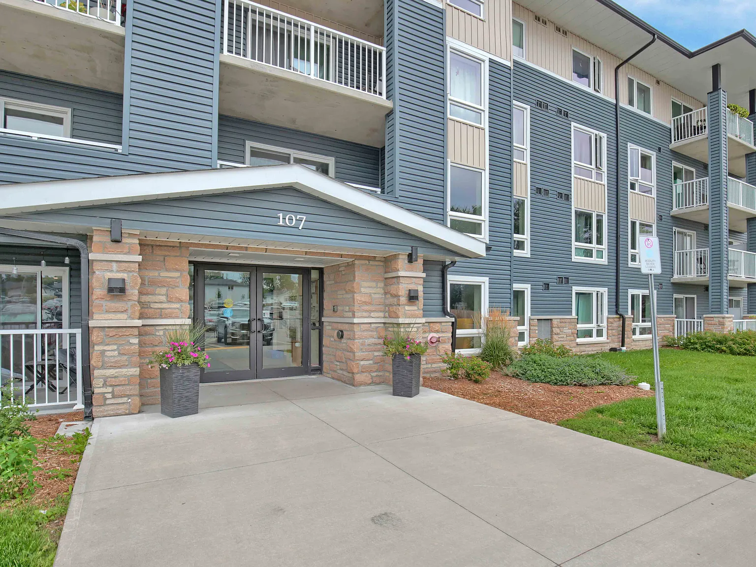 Ridgeway Suites Apartments — Photo 4