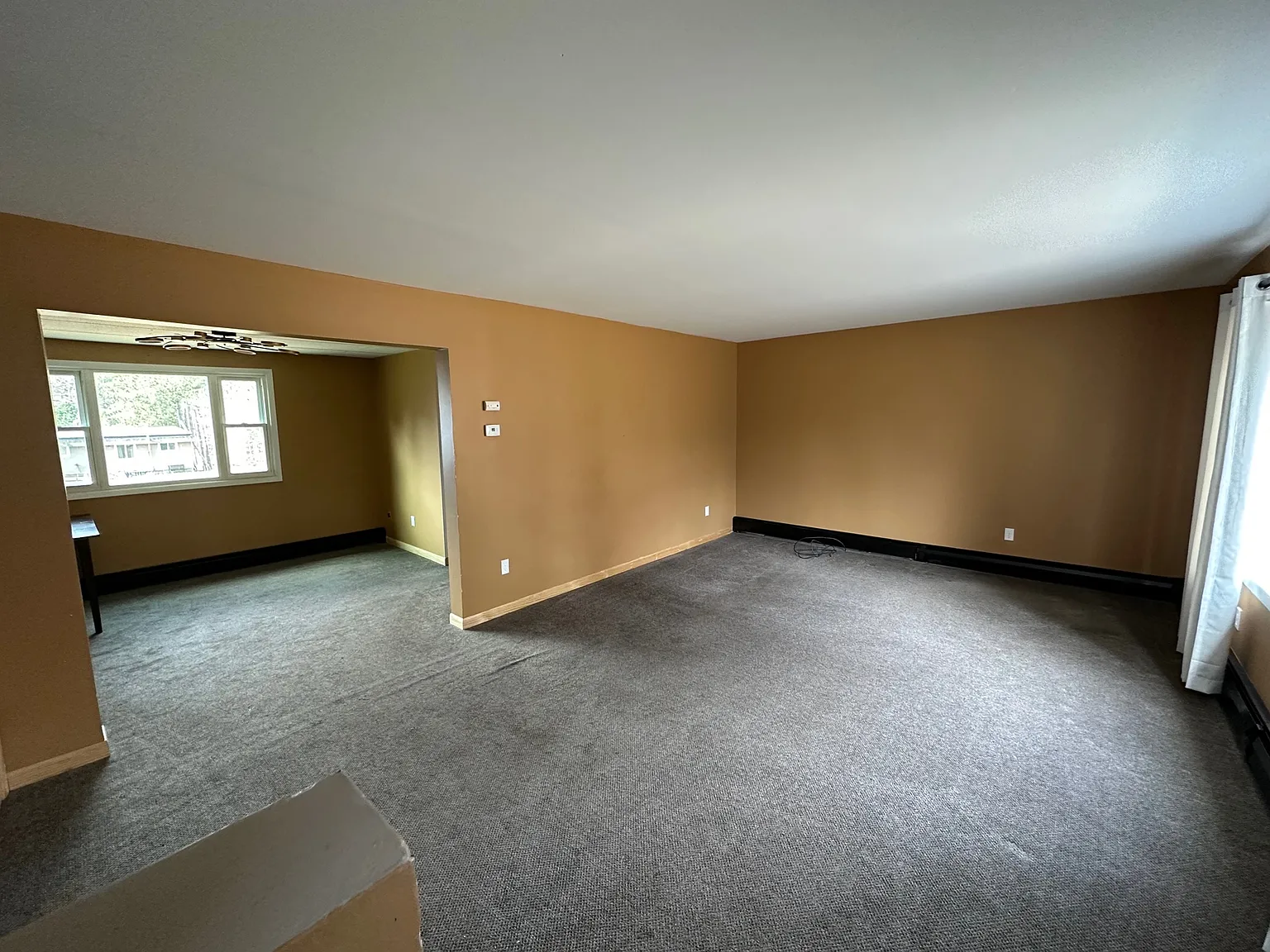 3 bed, 1.5 bath, 1400 sqft, $1,990 — Photo 4