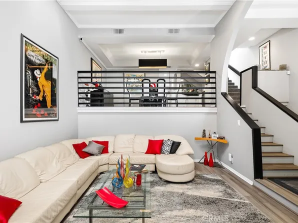 18701 Hatteras St Unit 7, Tarzana, CA 91356