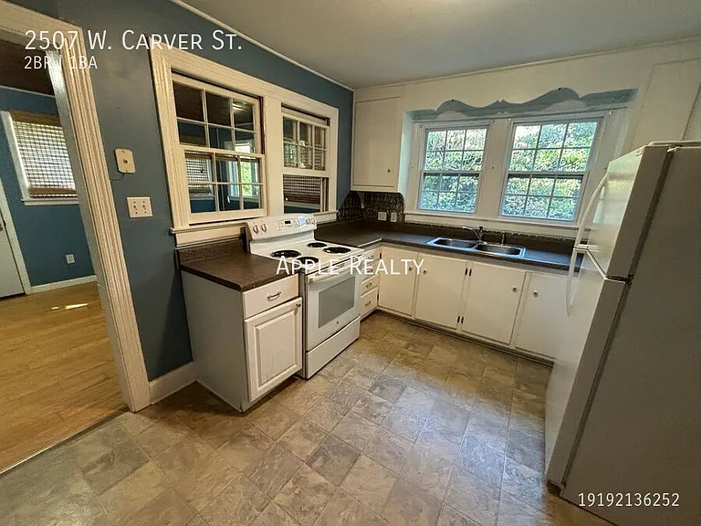 2507 W Carver St — Photo 5