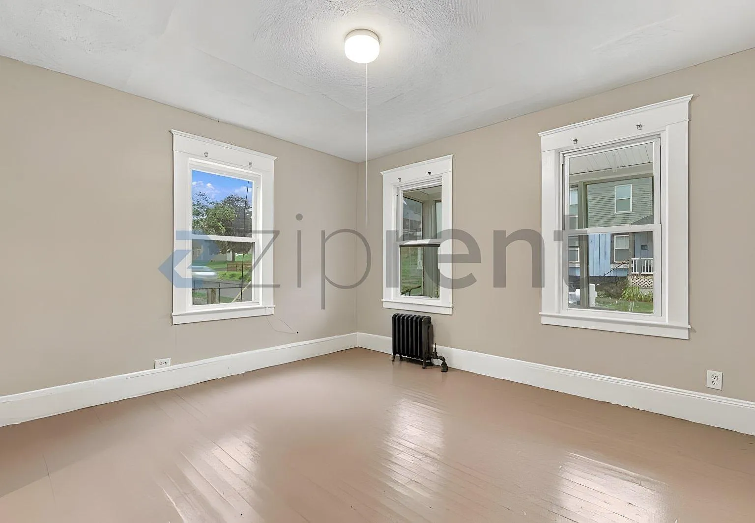 3 bed, 1200 sqft, $1,900 — Photo 4