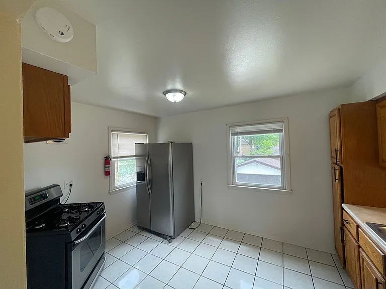 6221-6223 W Thurston Ave. (Duplex) — Photo 4