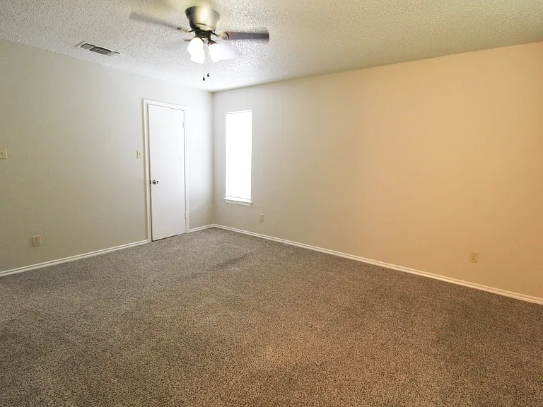 961 Schertz Pkwy — Photo 22
