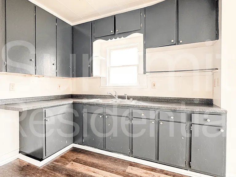 23 Martha Ave — Photo 2