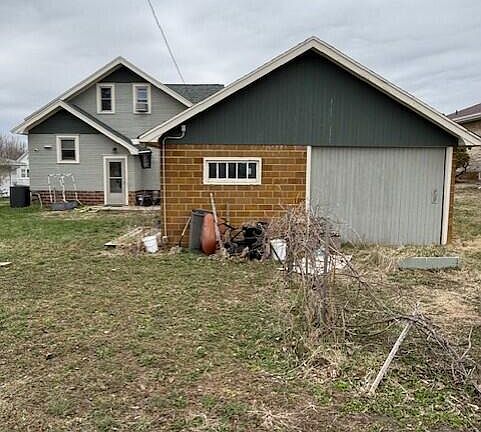 5th image of 406 Amanda St