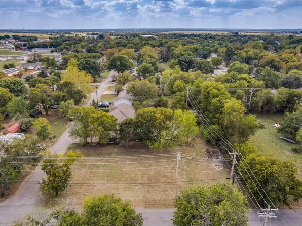 511 E Houston St, Leonard, TX 75452