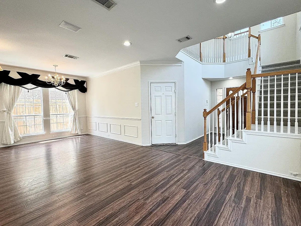 3 bed, 2.5 bath, 2367 sqft, $2,500 — Photo 3