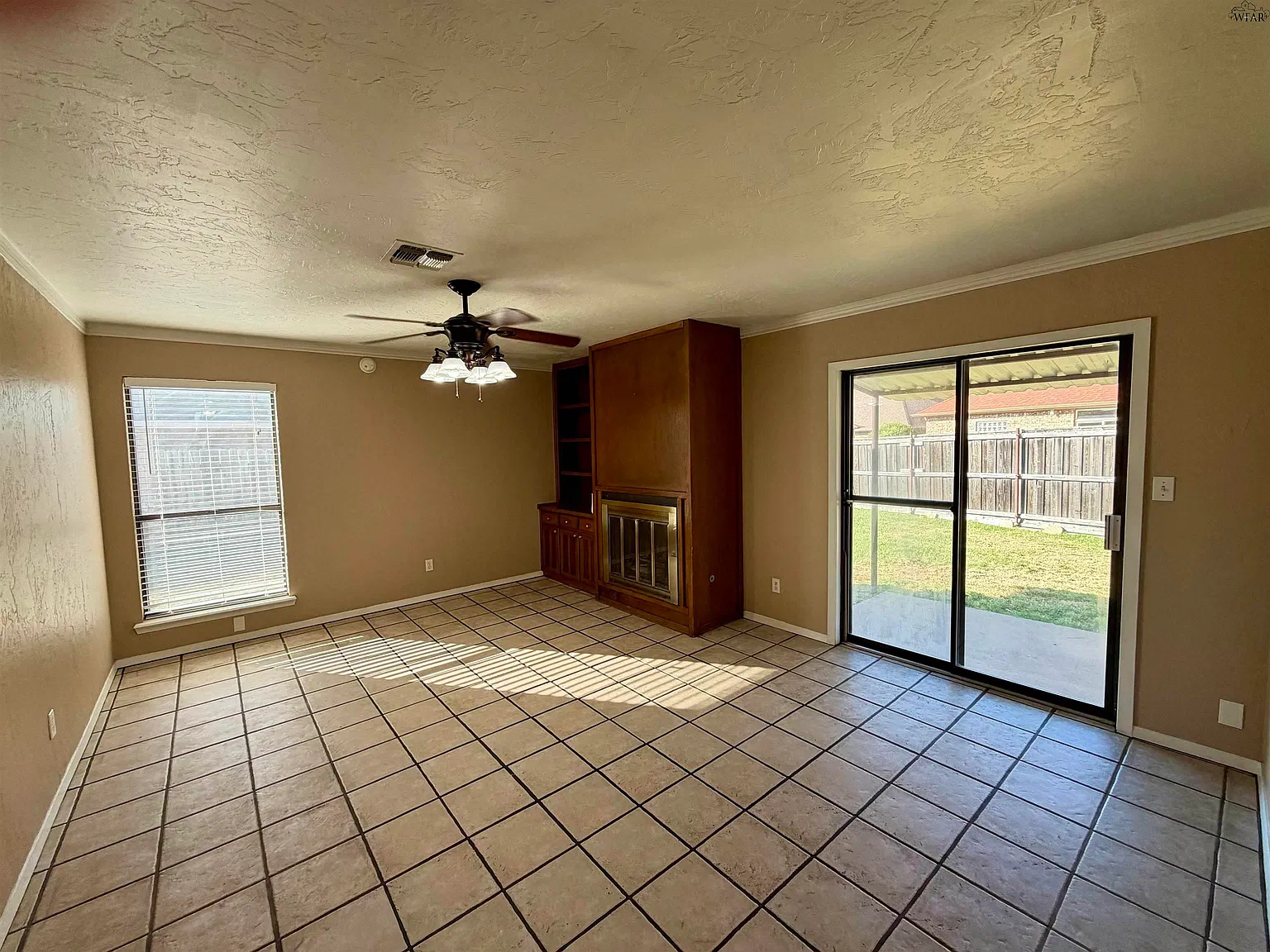 3 bed, 2.0 bath, 1132 sqft, $1,700 — Photo 4