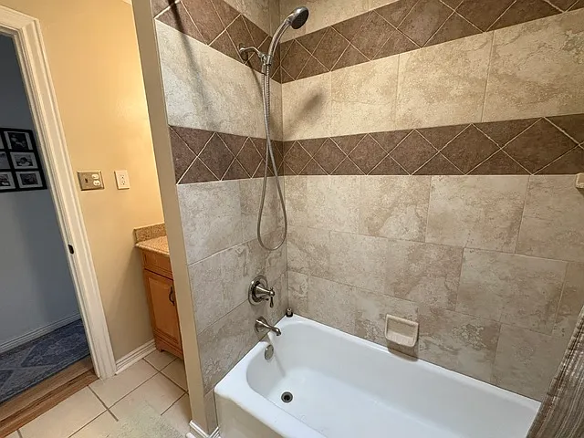 mainfloor hall bath