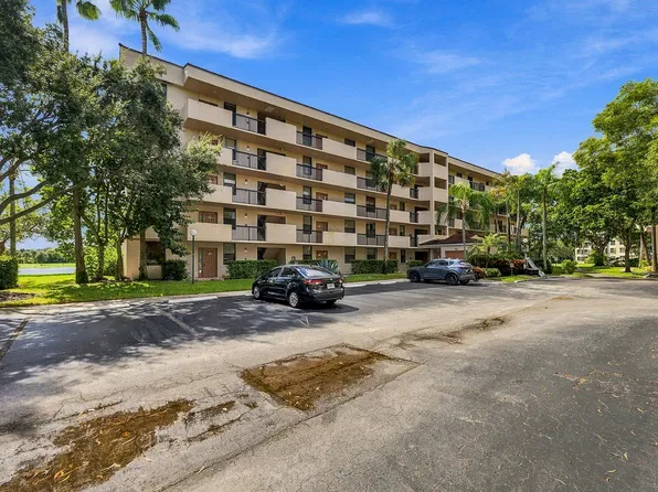 2768 CARAMBOLA Circle S #302, Coconut Creek, FL 33066