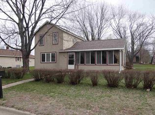 1020 S Wacouta Ave, Prairie Du Chien, WI 53821