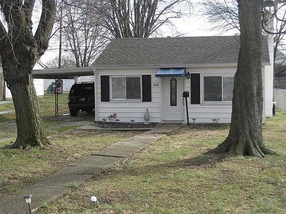 3rd image of 828 W Idlewild Dr