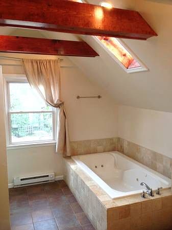 Deluxe Master Bath Tub