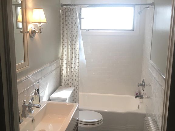 Newly renovated full bath with tub