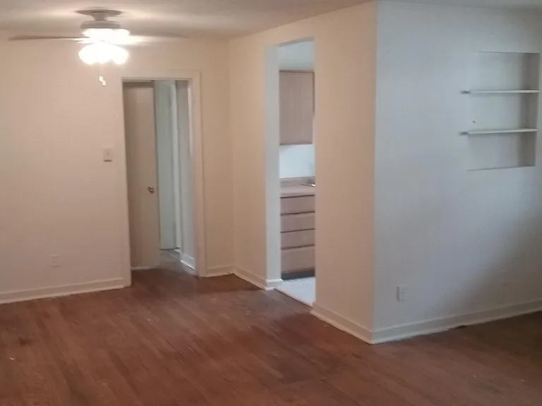 809 College St #21 — Photo 3