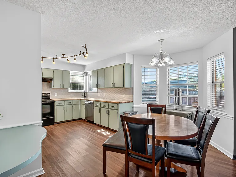 606 Windhaven Dr — Photo 12