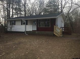 40 Plant Rd, Halfmoon, NY 12065