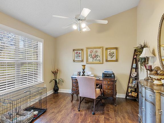 4th image of 4081 McLaughlin Dr