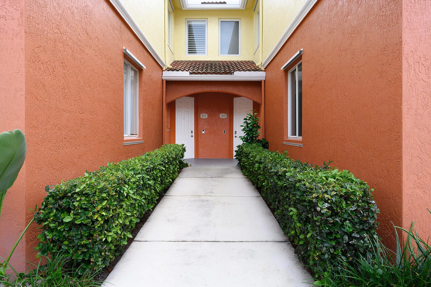 3 bed, 2.5 bath, 1671 sqft, $3,800 — Photo 2