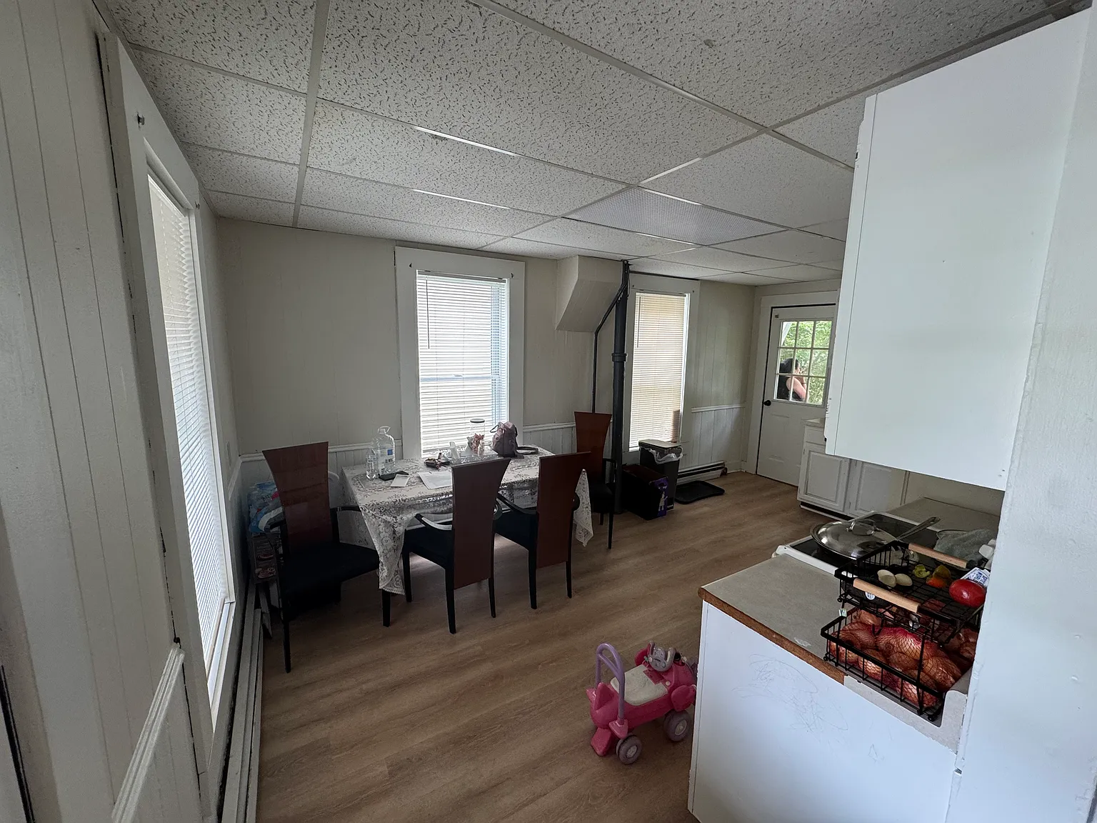3 bed, 1100 sqft, $2,100 — Photo 3