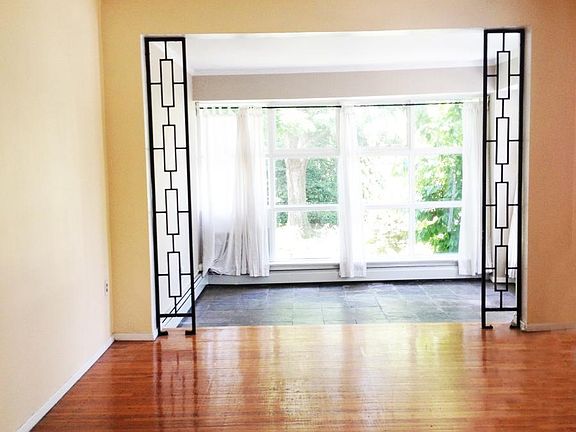 Living Room & Foyer