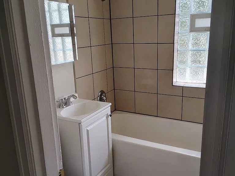 1324 Huffman Ave — Photo 10