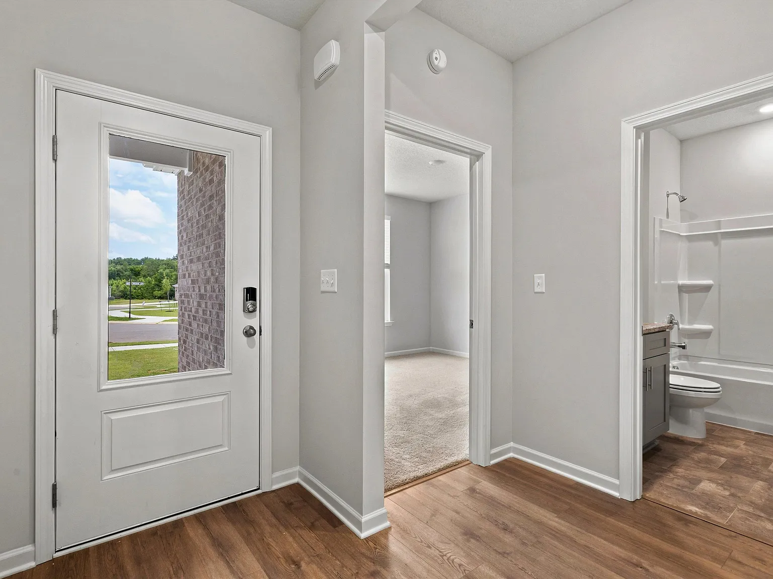 4 bed, 2.0 bath, 1819 sqft, $2,175 — Photo 4