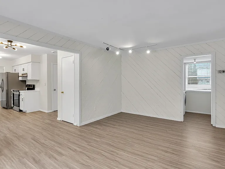 1401 Delaware Ave — Photo 7