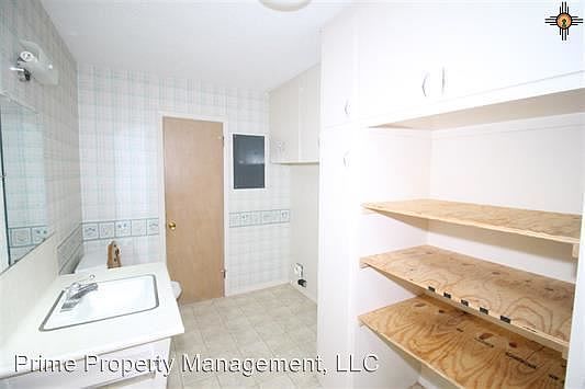 4th image of 1304 Stratford Ln