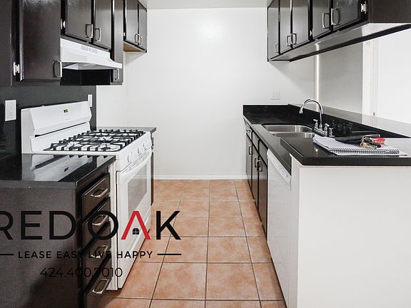 3rd image of 15554 Vanowen St #127