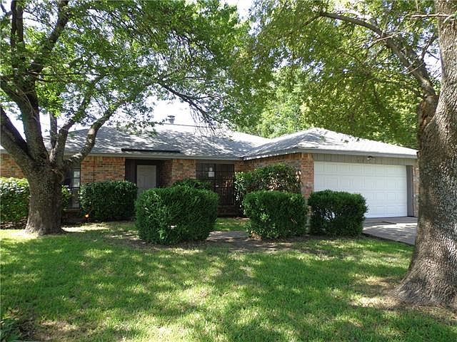 1st image of 1015 Cresthaven Dr