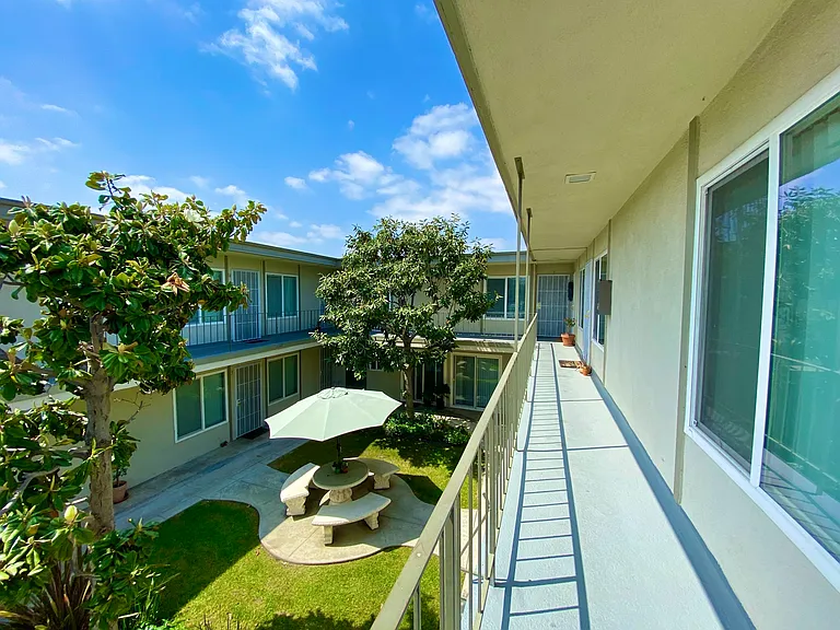 4002 Howard Ave #8 — Photo 20