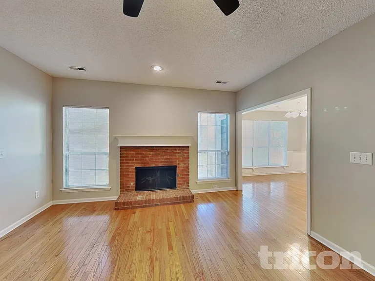 547 Horseshoe Cir — Photo 2